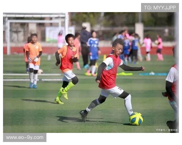 全面评测适合男童的足球装备与推荐选择，助力孩子成长与运动兴趣培养